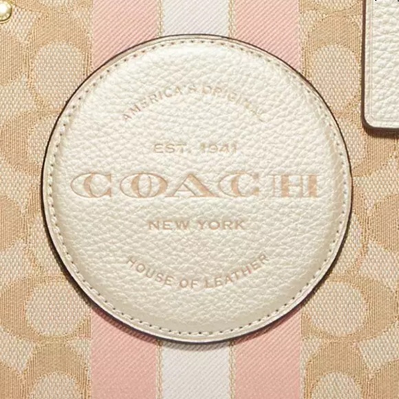 Dempsey Carryall Bag In Signature Jacquard With Stripe And Coach Patch - Picture 4 of 13